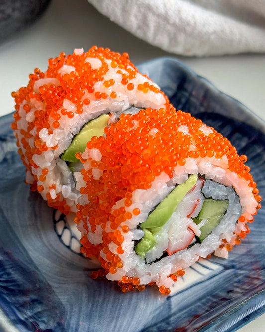 Tobiko sushi roll